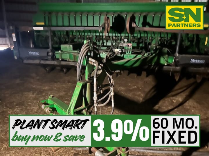 2001 John Deere 1560 Image