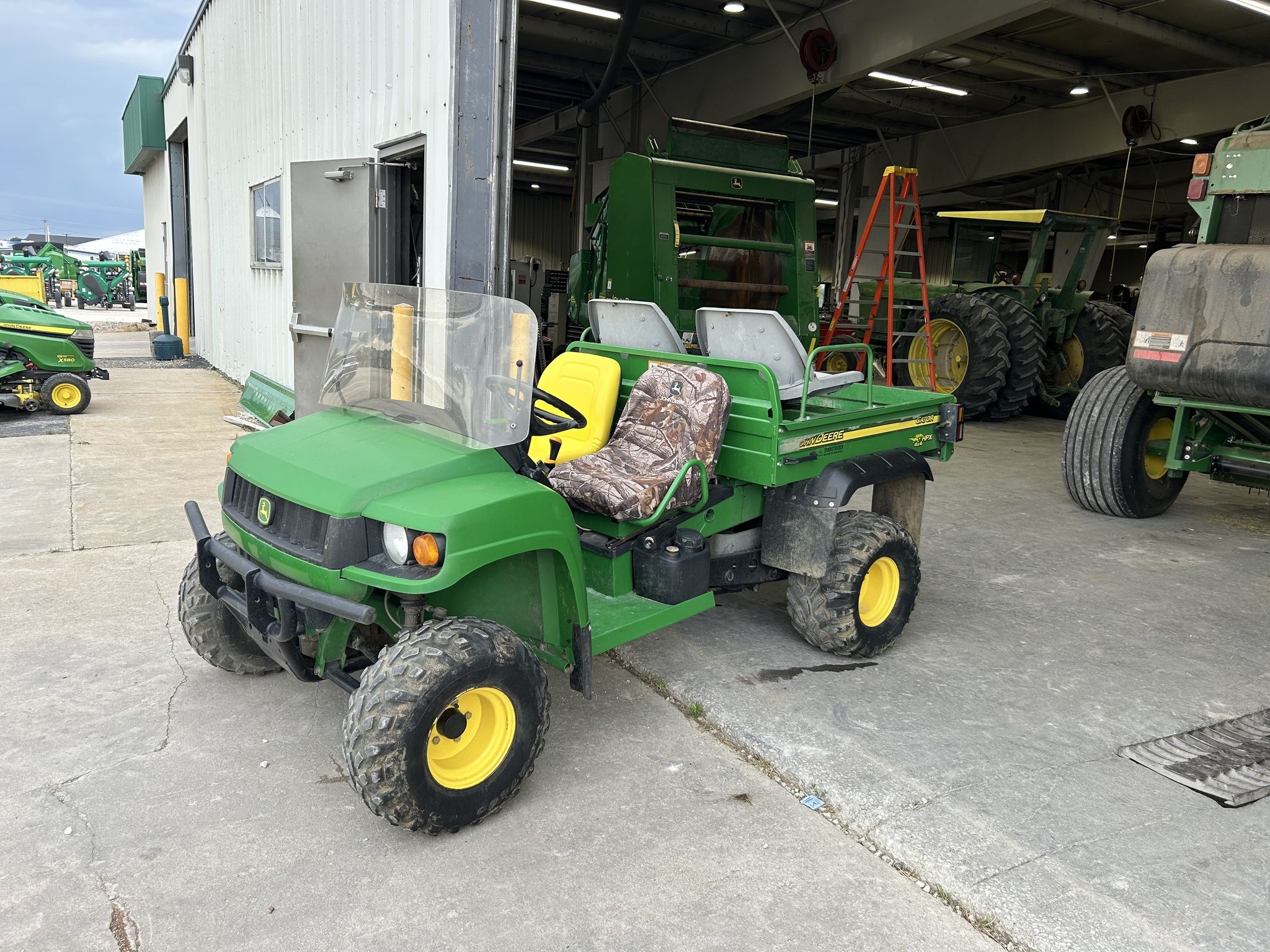 2004 John Deere HPX 4X4 Image
