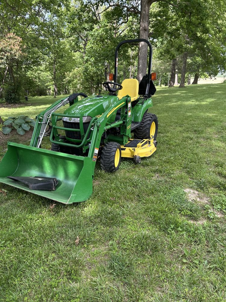 2010 John Deere 2305 Image