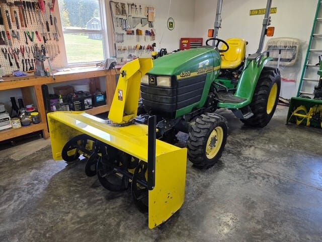2000 John Deere 4300 Image