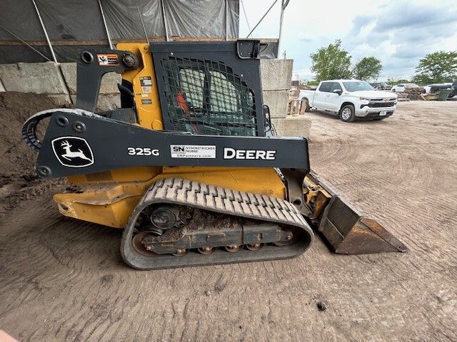 2022 John Deere 325G Image
