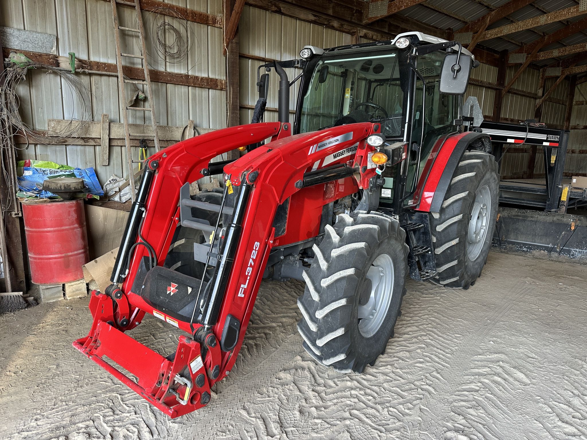2023 Massey Ferguson 5711 Dyna4 Image