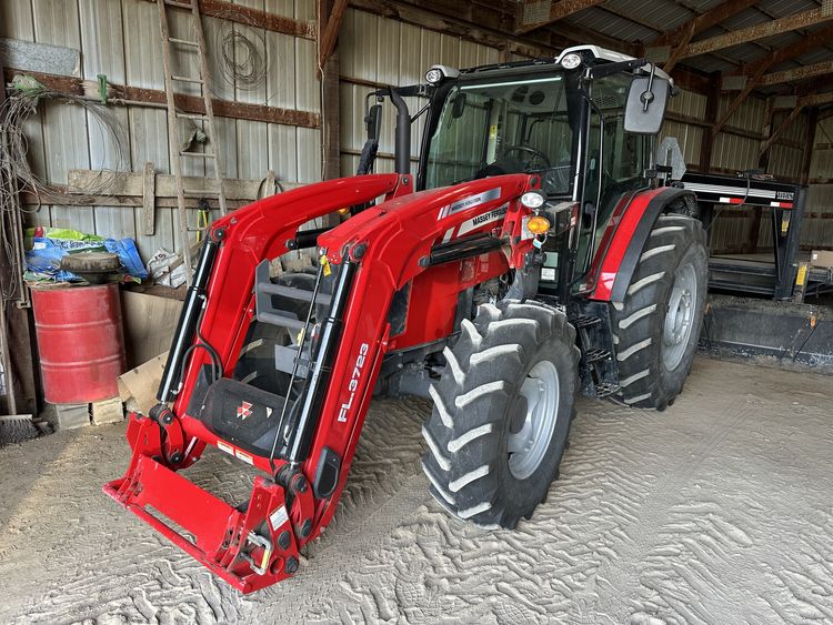 2023 Massey Ferguson 5711 Dyna4 Image