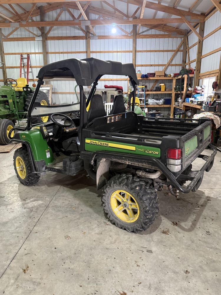 2013 John Deere XUV 825I GREEN Image