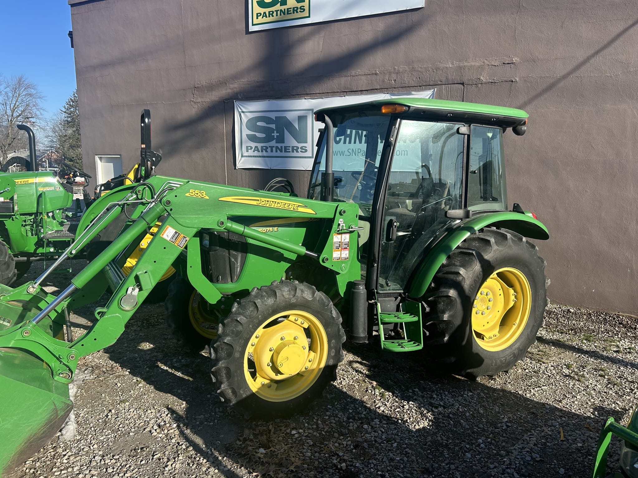 2013 John Deere 5075E Image