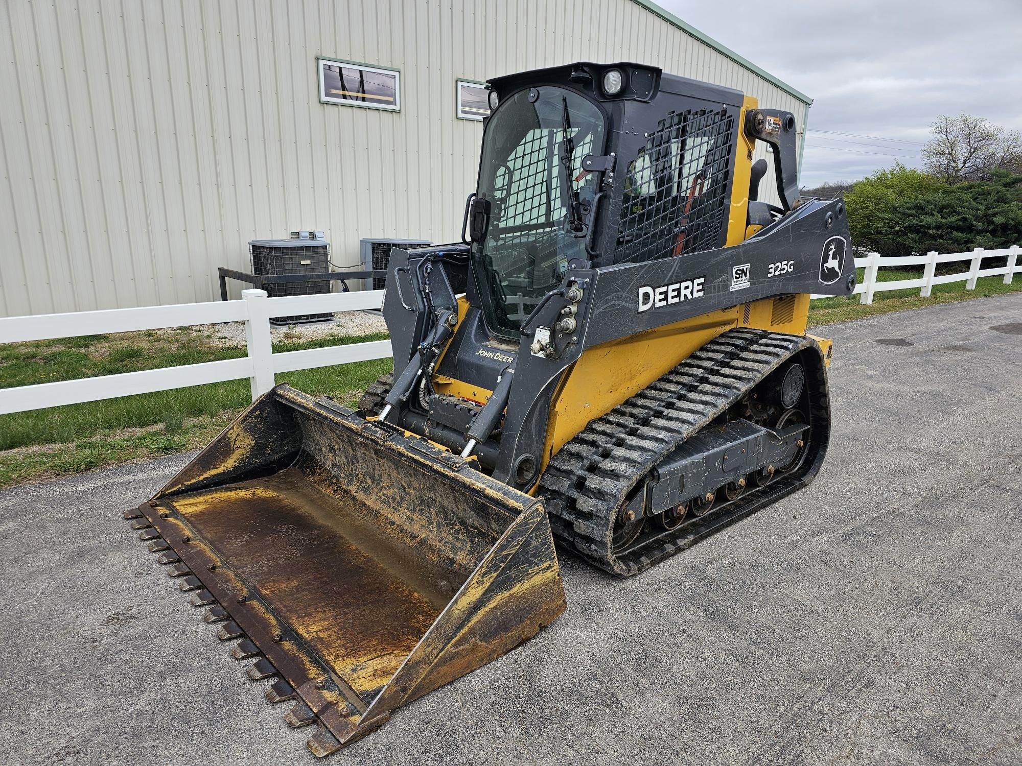 2022 John Deere 325G Image