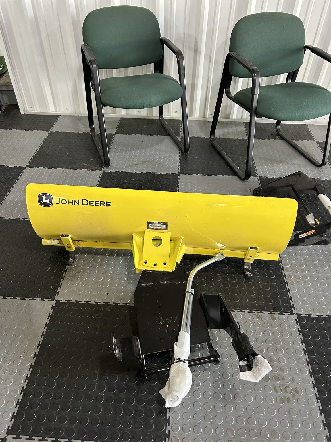 2022 John Deere 44″ FRONT BLADE Image