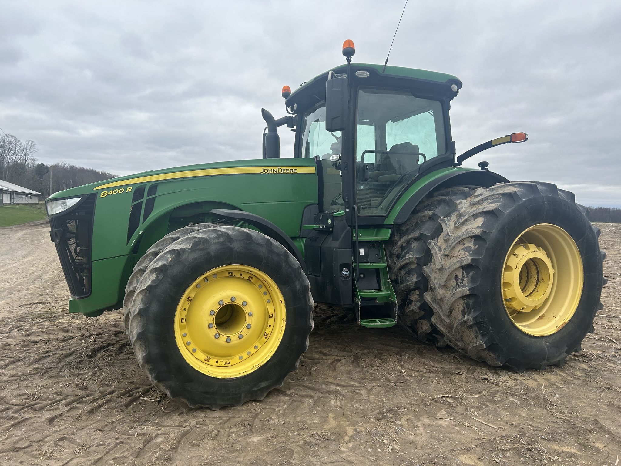2017 John Deere 8400R Image