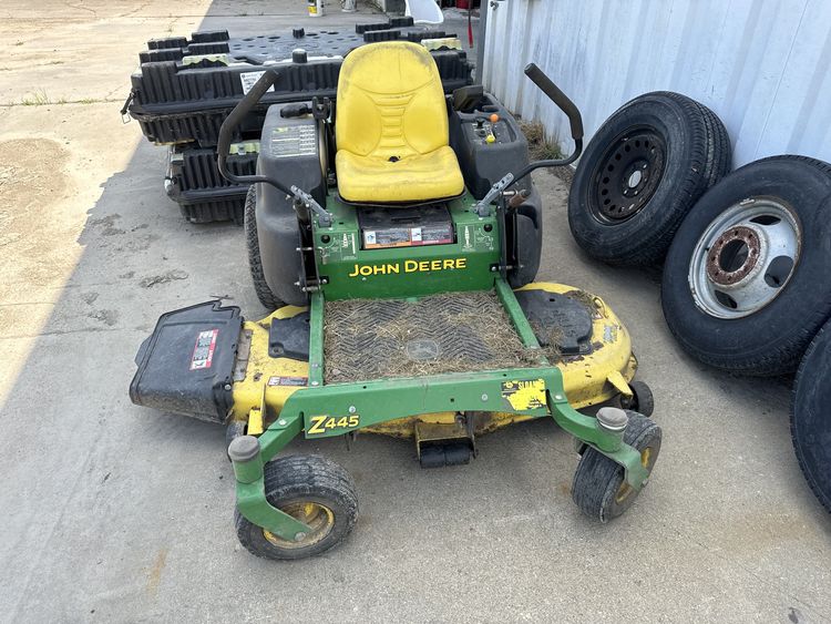 2008 John Deere Z445 Image