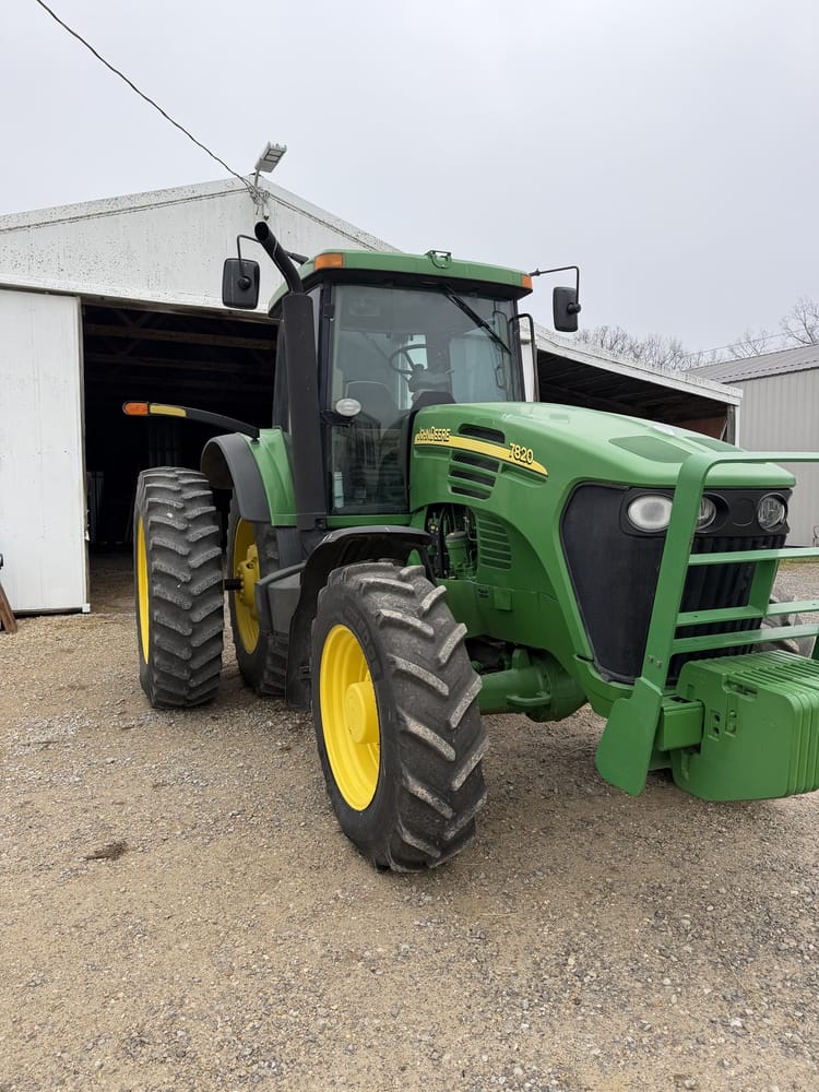 2004 John Deere 7820 Image