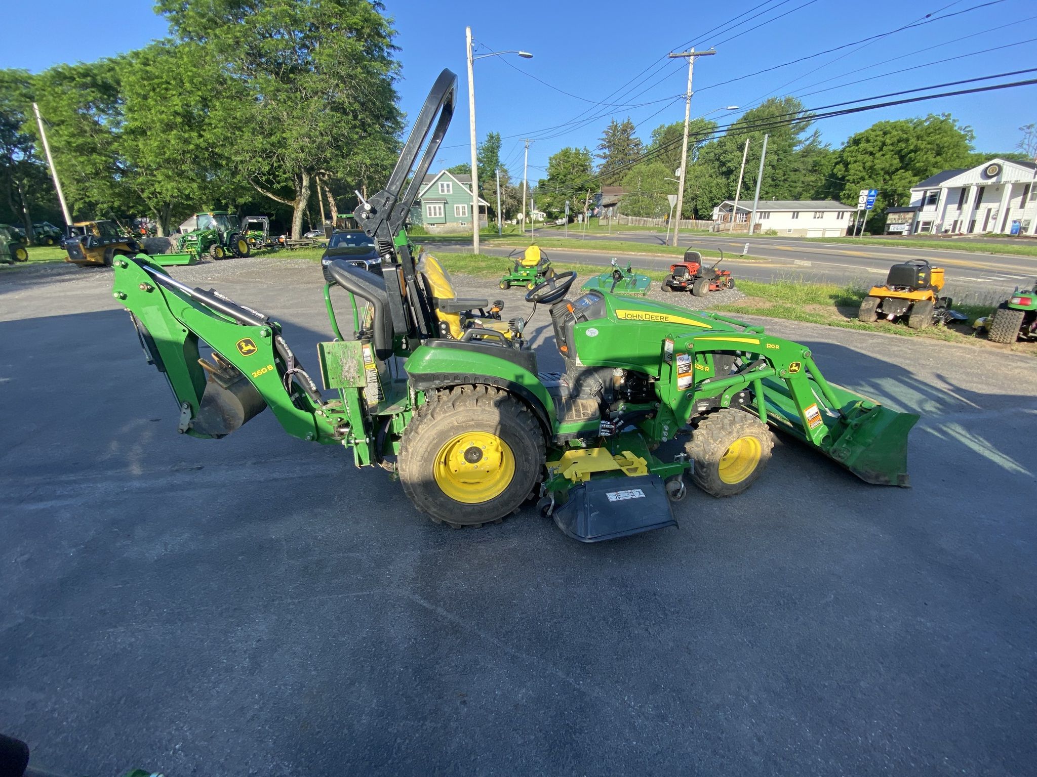 2020 John Deere 2025R Image