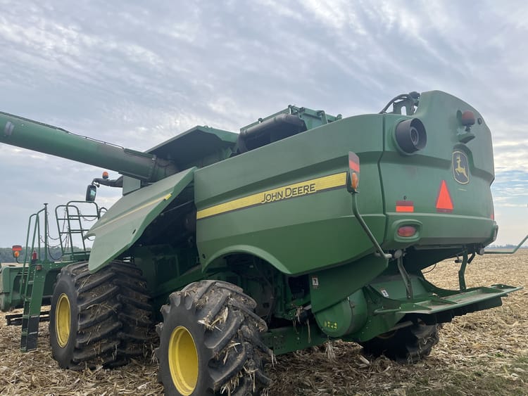 2014 John Deere S670 Image