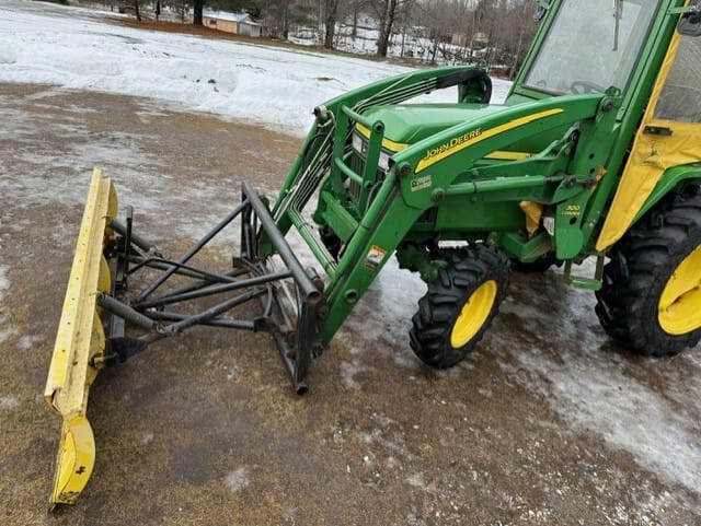 2005 John Deere 790 Image