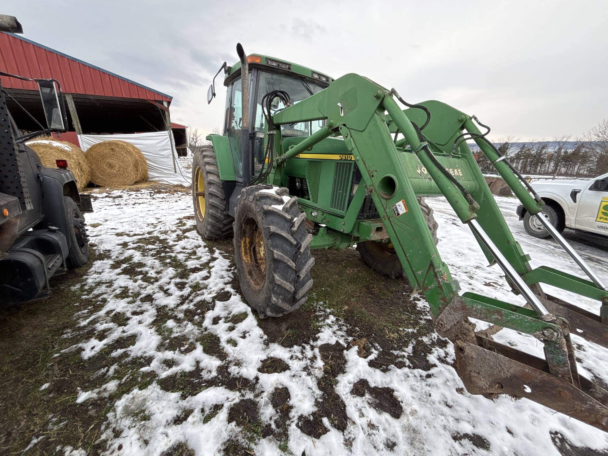 2002 John Deere 7410 Image