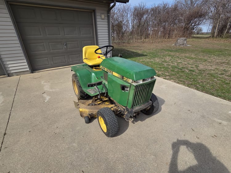 1993 John Deere 318 Image