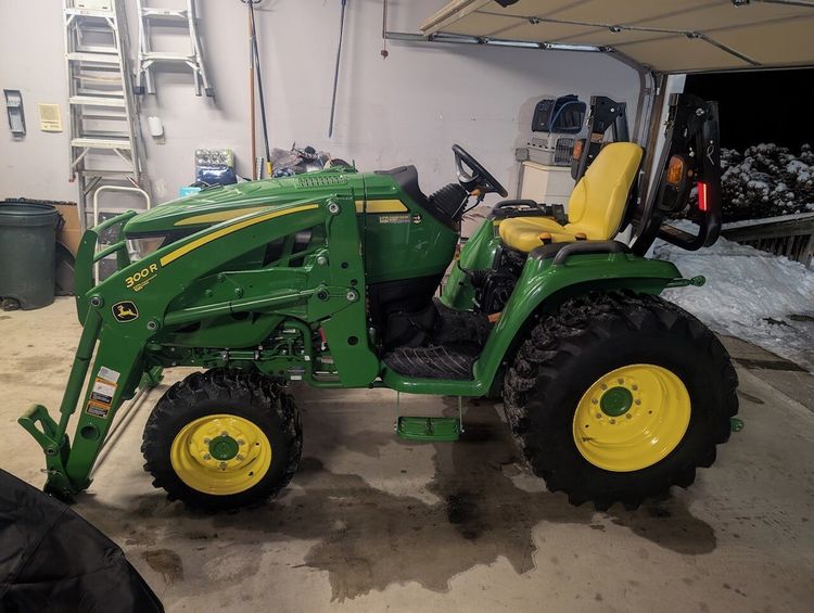 2023 John Deere 3033R Image