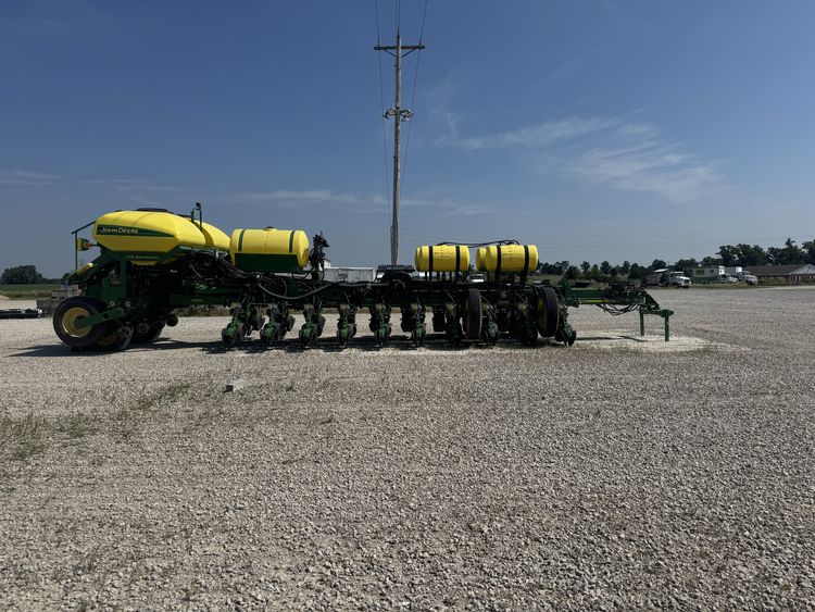 2013 John Deere 1770NT CCS Image