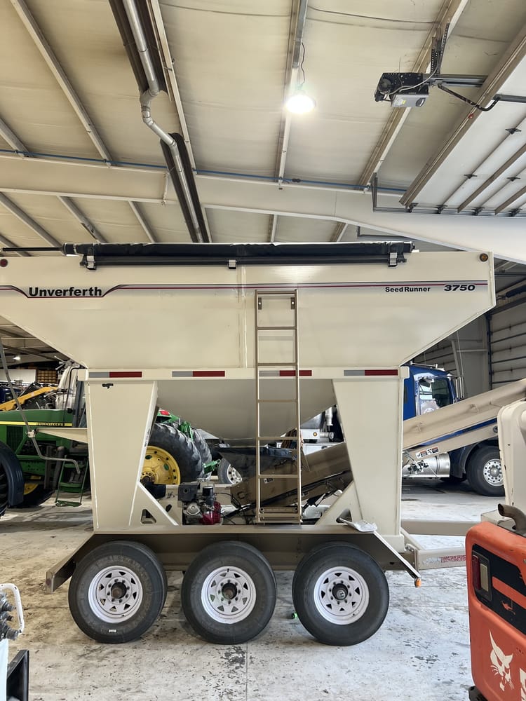 2010 Unverferth 3750 Image