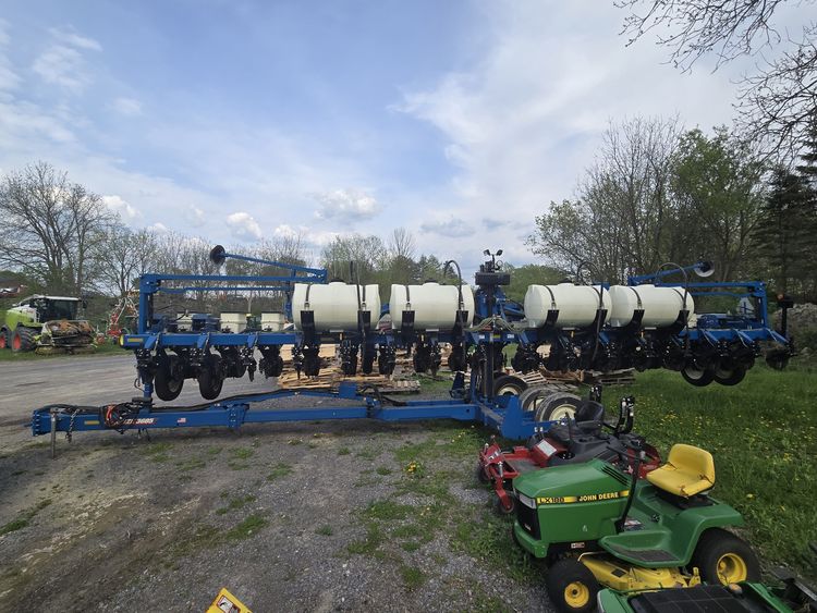 2022 Kinze 3605 Image