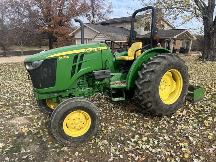 2015 John Deere 5055E Image