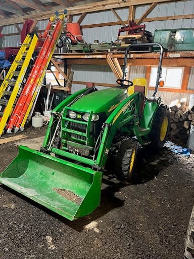2006 John Deere 3320 Image