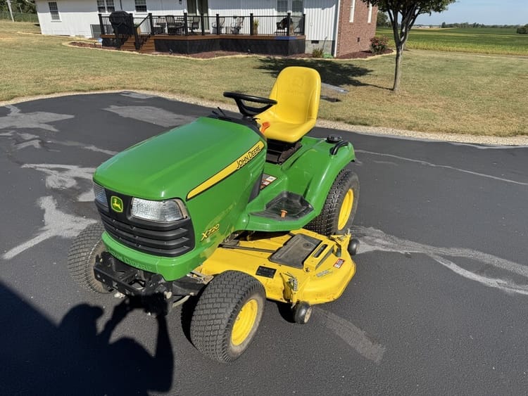 2011 John Deere X720 Image