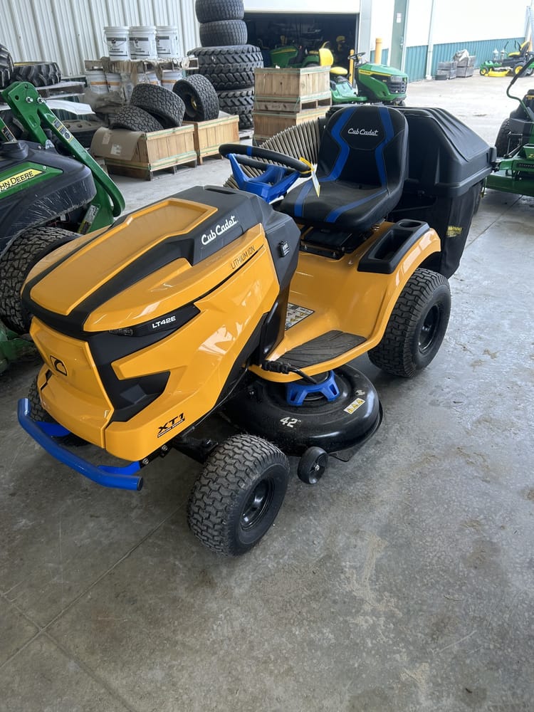 2022 Cub Cadet LT42e Image