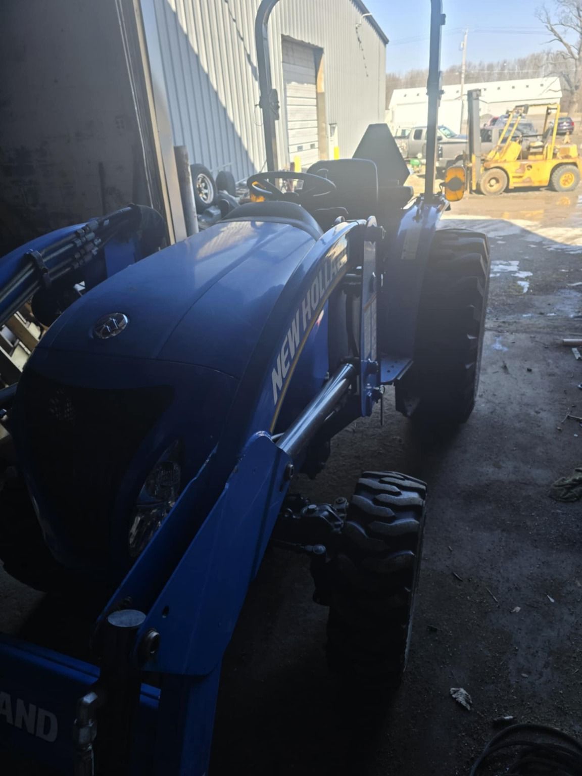 2015 New Holland Workmaster 33 Image