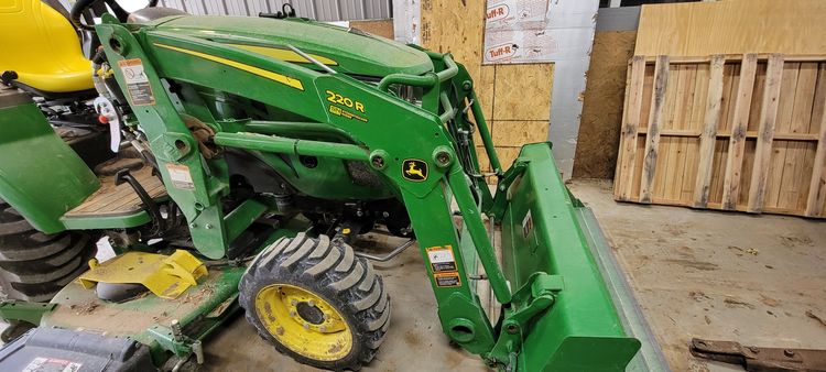 2021 John Deere 220R Image