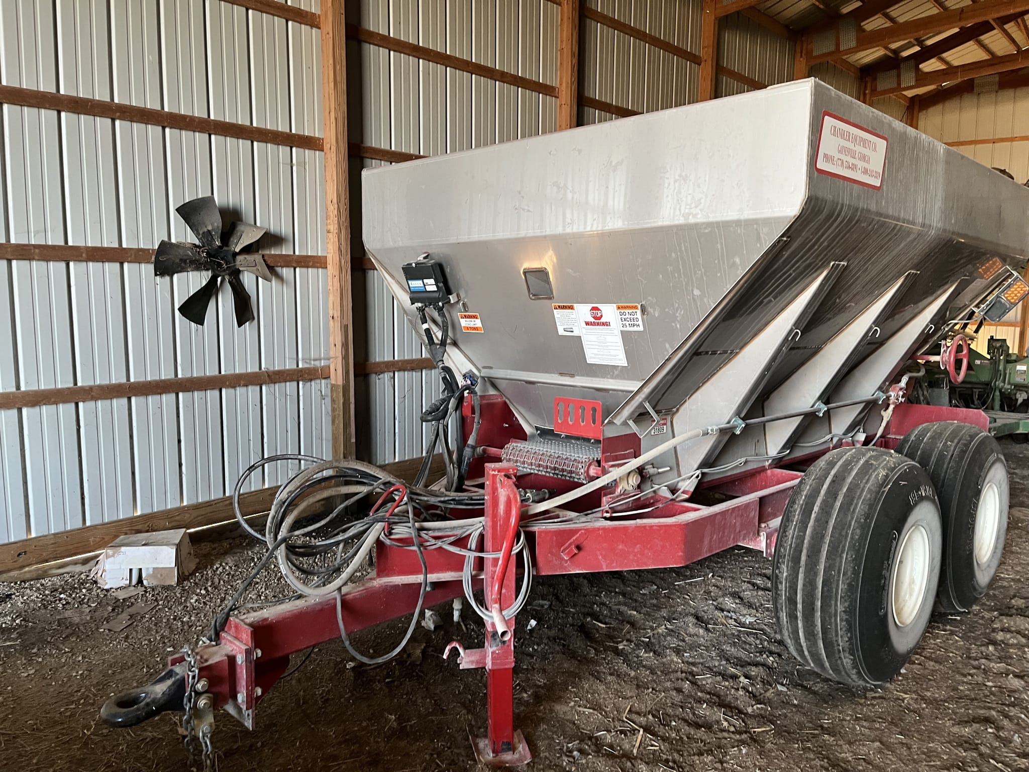 2022 Chandler Spreaders Inc. 8 TON Image