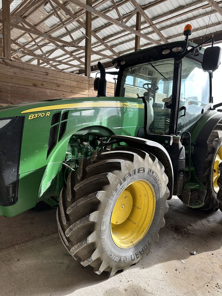 2017 John Deere 8370R Image