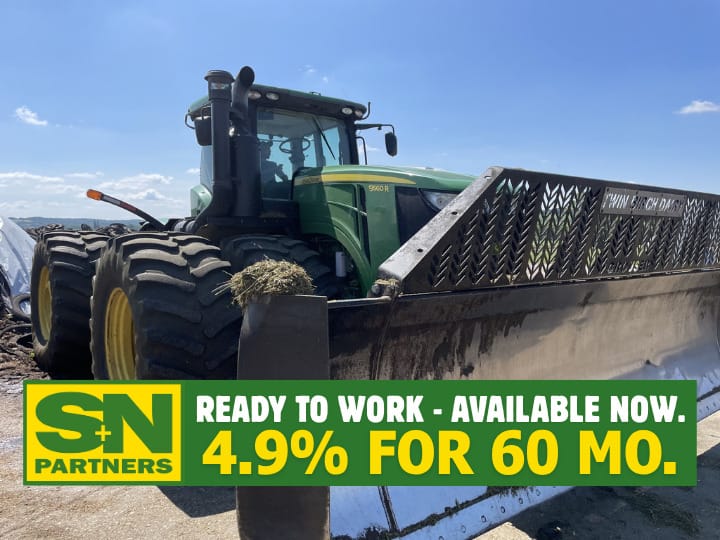 2013 John Deere 9560R Image