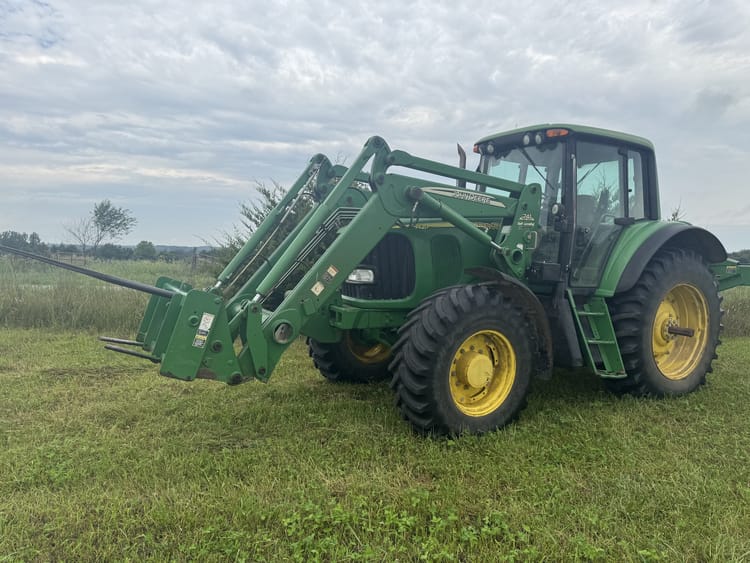 2004 John Deere 7420 Image