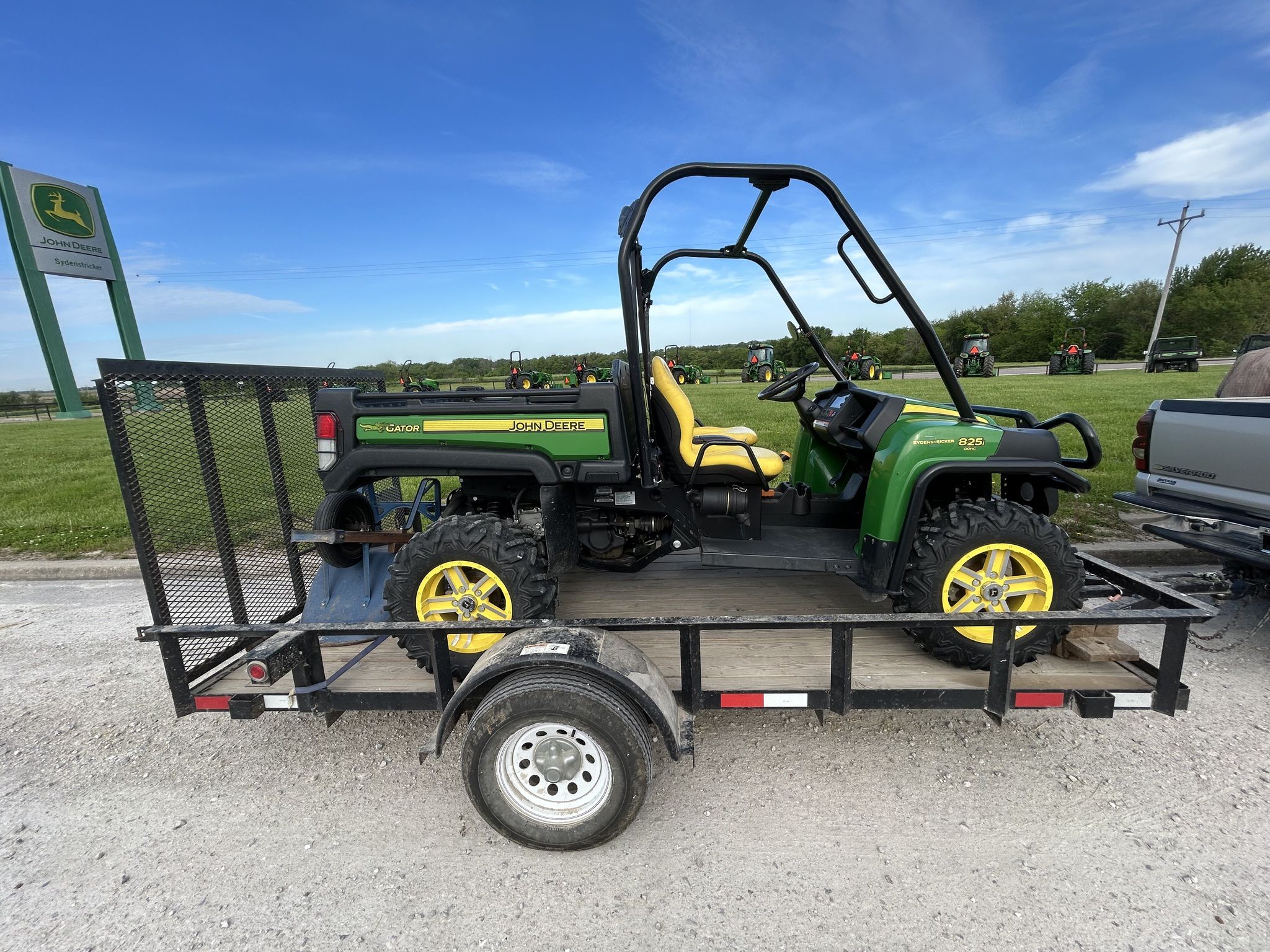 2011 John Deere XUV 825I GREEN Image