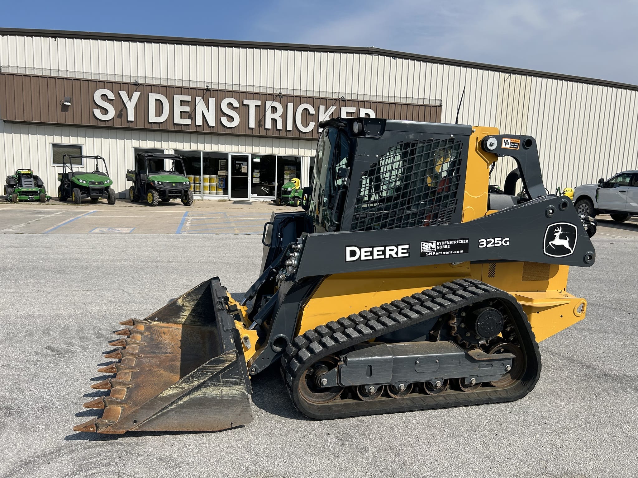 2023 John Deere 325G Image