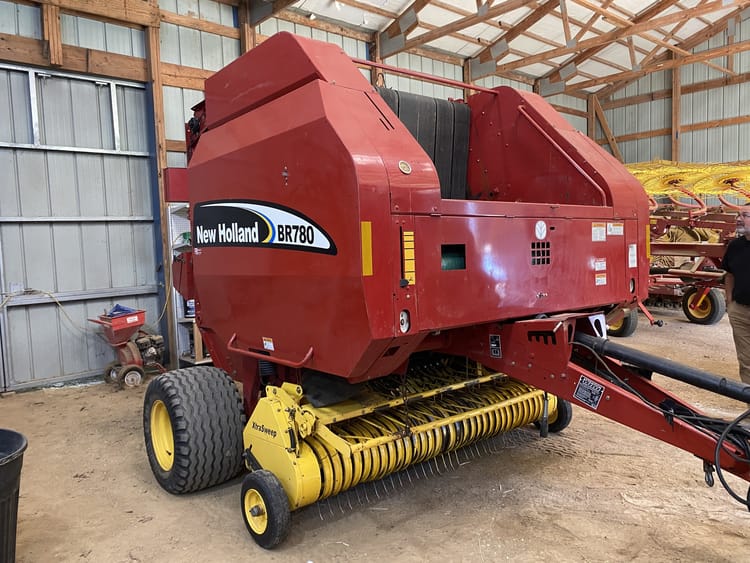 2004 New Holland BR780 Image