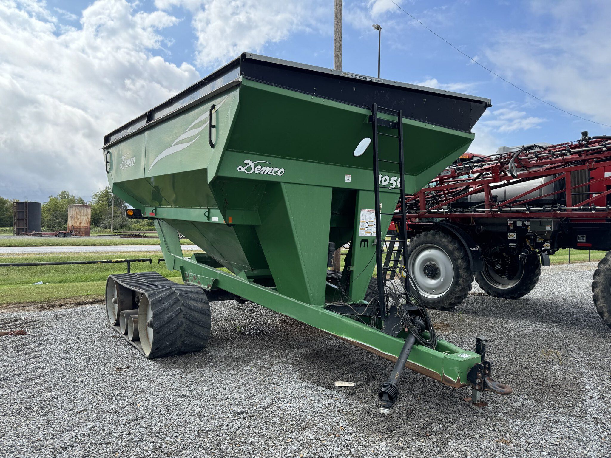2014 Demco 1050 Image