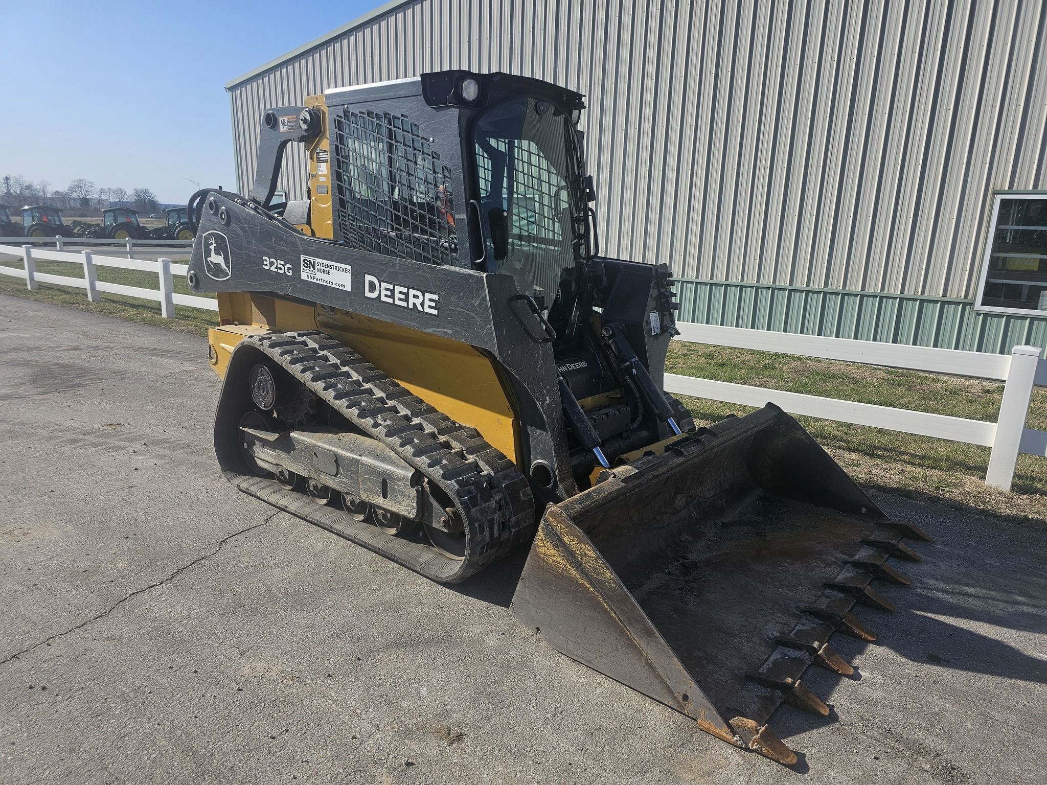 2022 John Deere 325G Image
