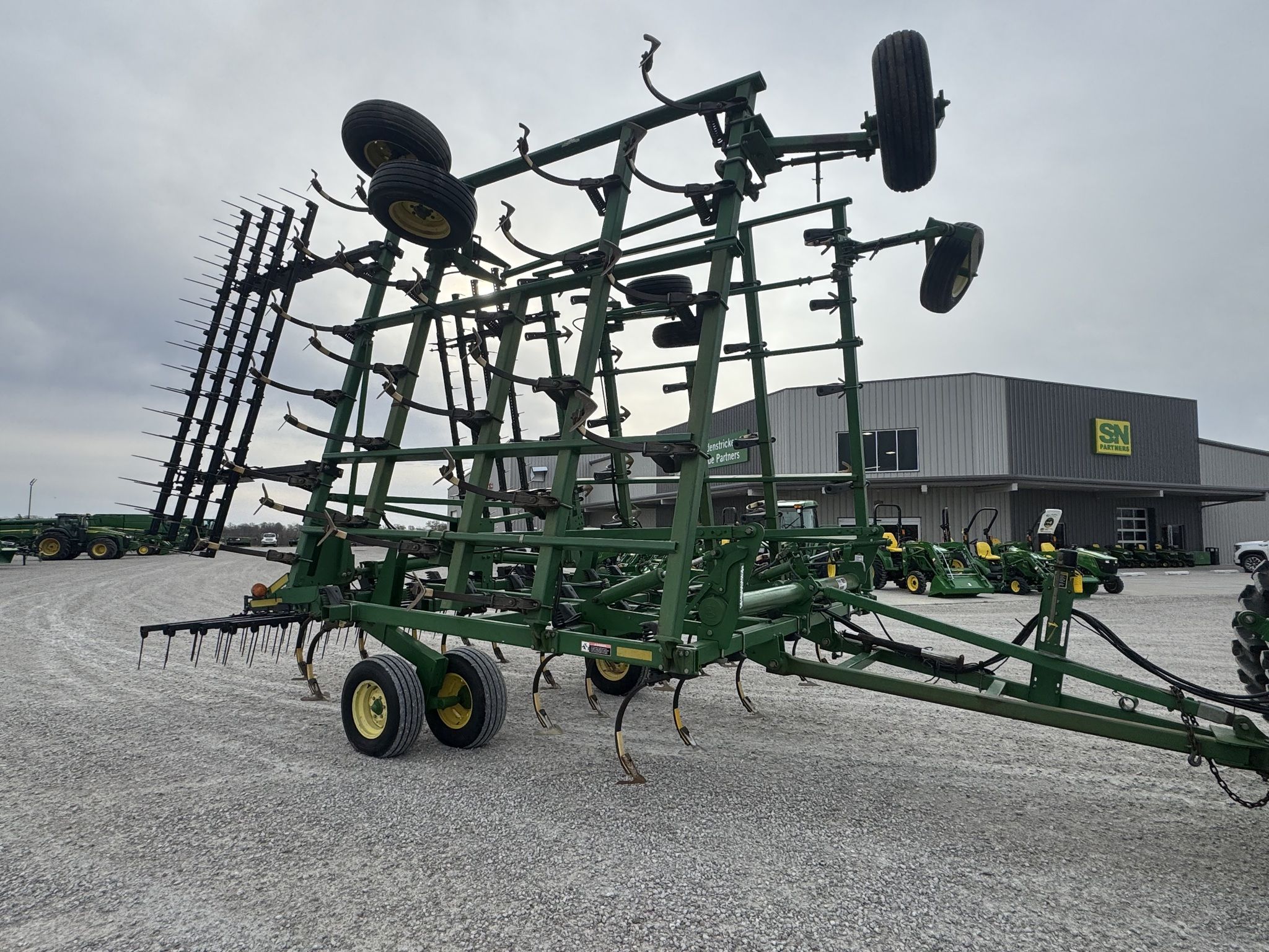 2004 John Deere 2210 Image