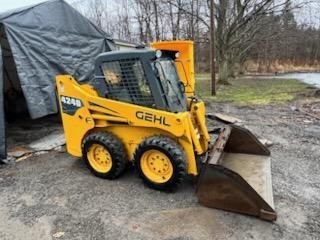 2010 Gehl 4240 Image