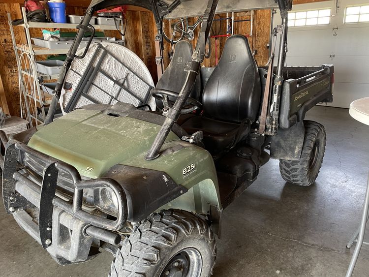 2017 John Deere XUV 825I OLIVE Image