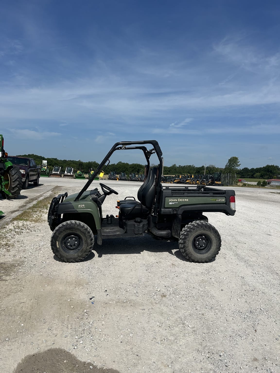 2017 John Deere XUV 825I OLIVE Image