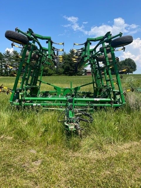 2013 John Deere 2210 Image