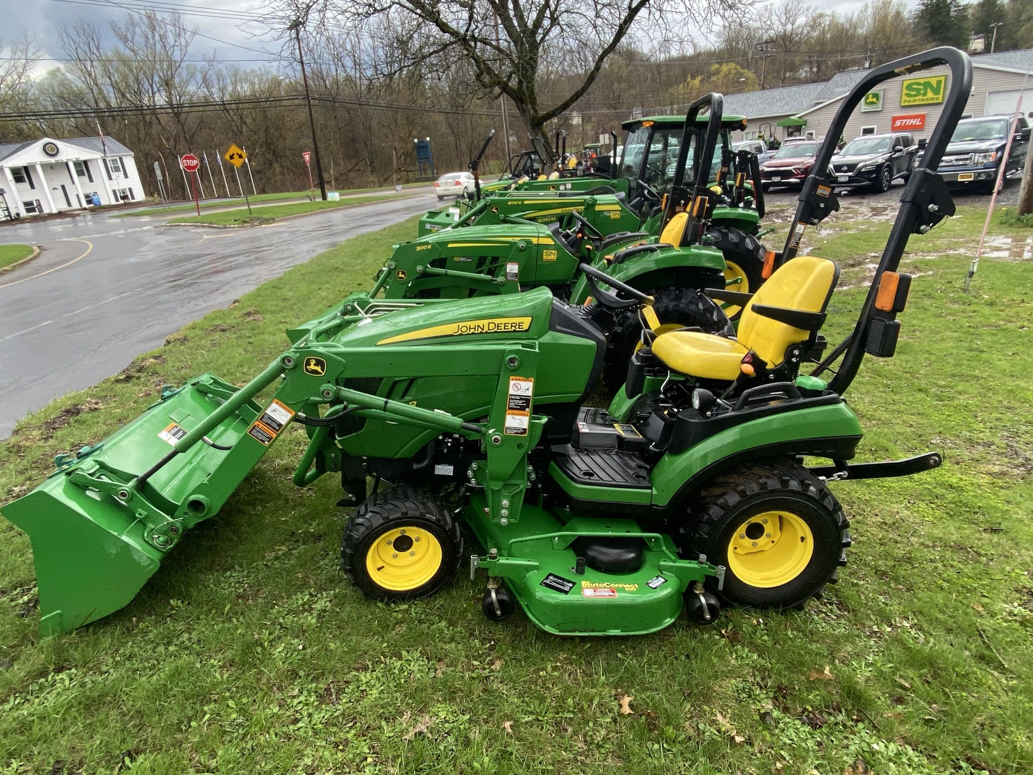 2015 John Deere 1025R Image