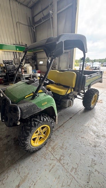 2015 John Deere XUV 625I GREEN Image