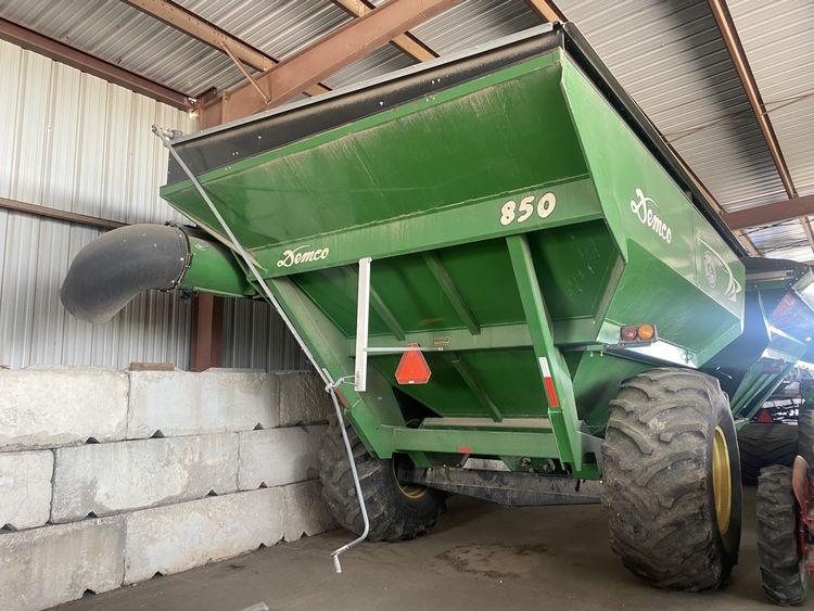 2011 Demco 850 Image