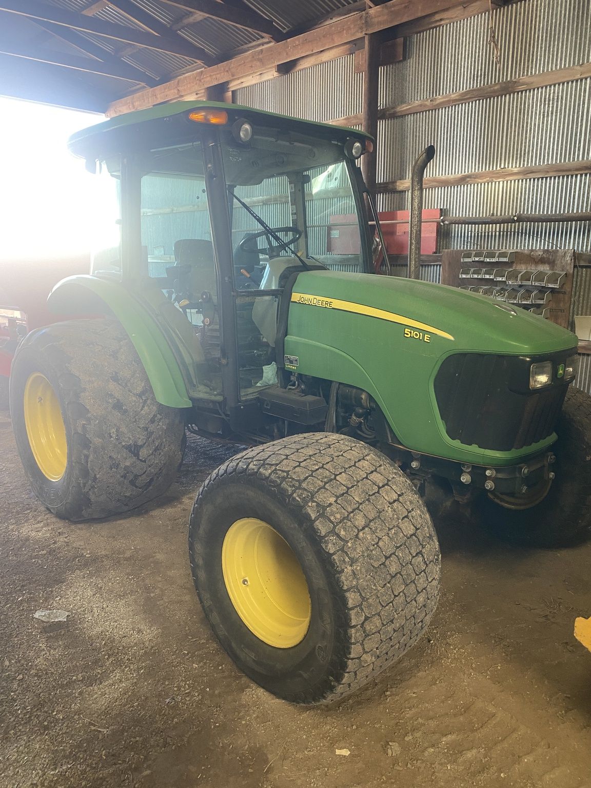 2010 John Deere 5101E Image