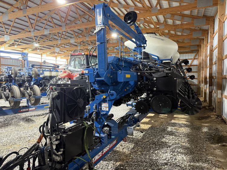2023 Kinze 3665 Image