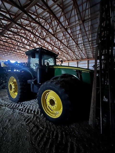 2011 John Deere 8360R Image