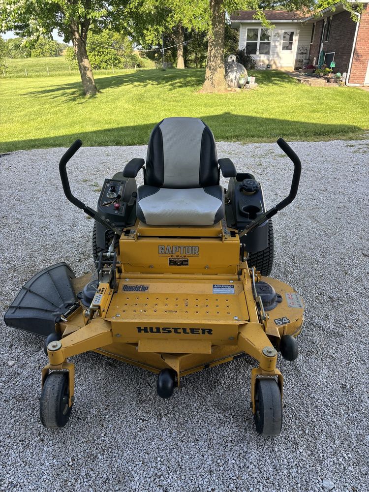 2015 Hustler Raptor FlipUp 25 Image